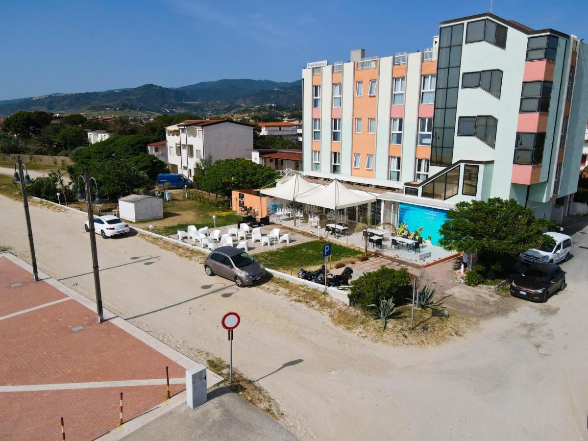 Hotel Rivabella Davoli Eksteriør bilde